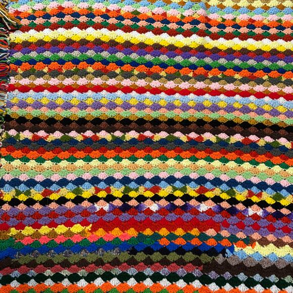 Handmade Crochet Afghan Blanket Throw Multicolor 70s Shell Pattern Large - Picture 3 of 4